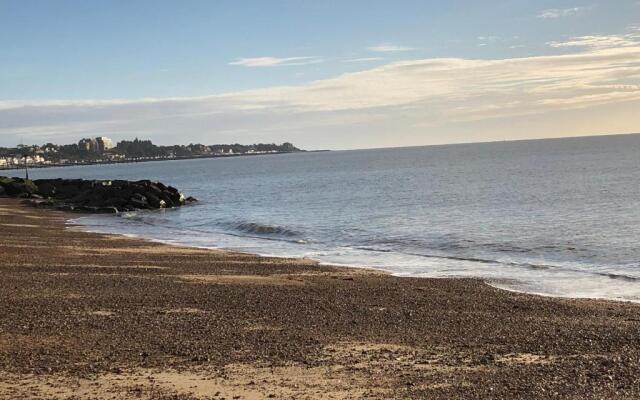 Tref y Clawdd