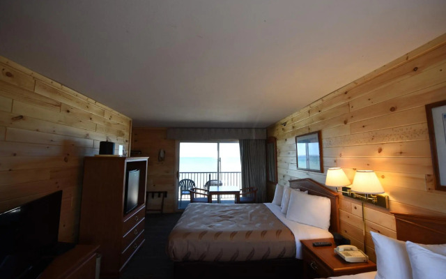 Quality Inn & Suites Mackinaw City Beachfront