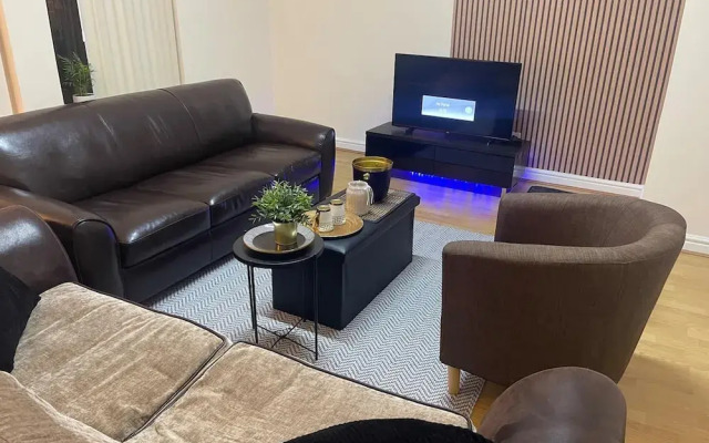 Stylish 1-bed Apt - Sleeps 4 - Parking - Wifi