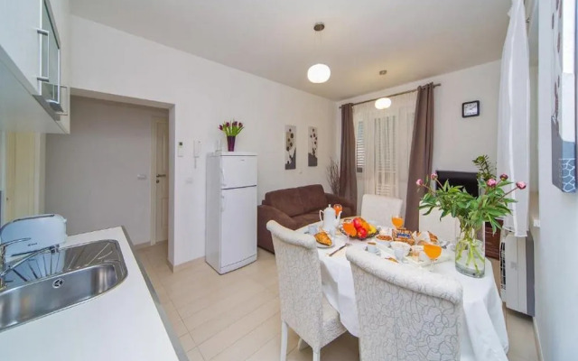 4B Apartments