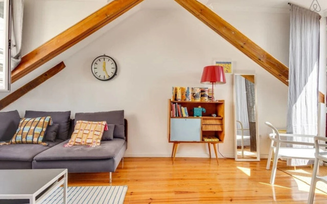 Charming, Light-filled Loft Apartment in Alfama