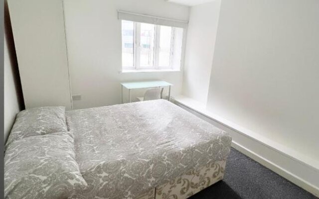 Bournemouth Town Centre 6 Double Bed Apartment