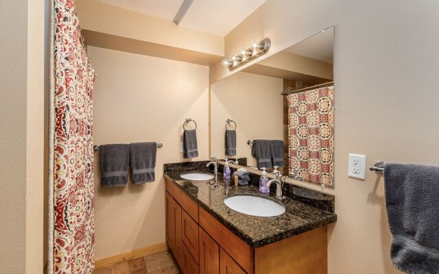 Peterson Acres 3 Bedroom Home by NW Comfy Cabins by RedAwning