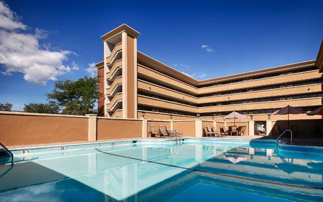 Best Western Mill River Manor