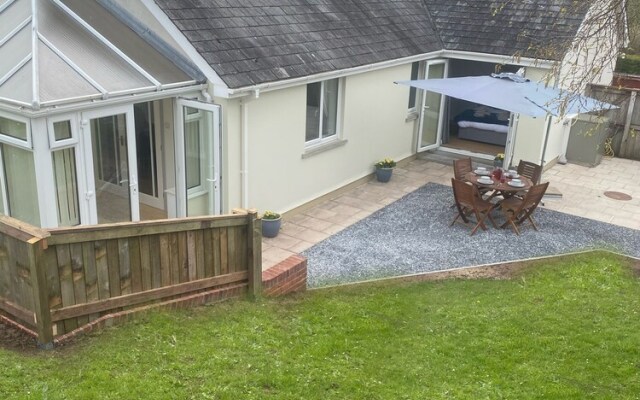 Beautiful 2 Bed Bungalow in Laugharne Situated