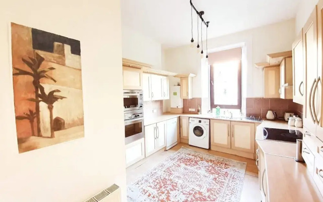 Spacious Apartment In Glasgow