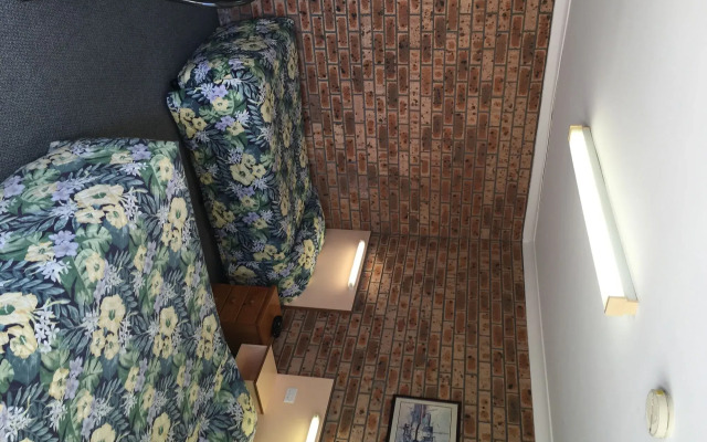 The Phoenix Artesian Spa Resort and Accommodation