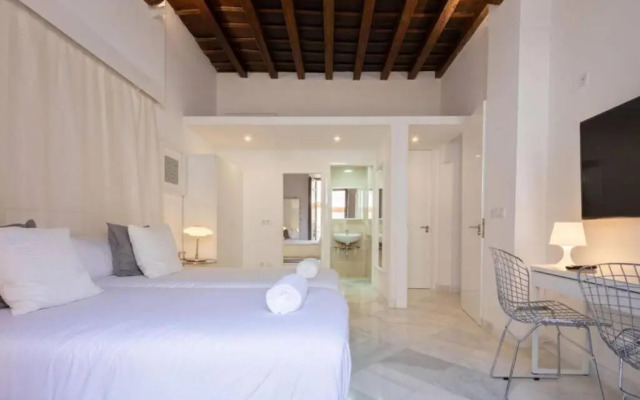 Hernando Colon Deluxe Suite by Valcambre