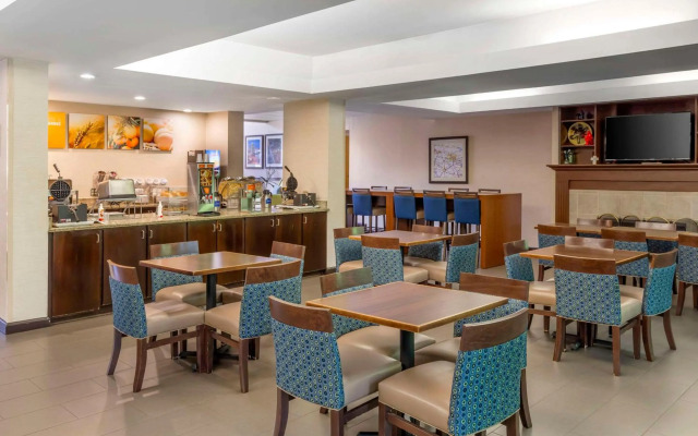 Comfort Suites Regency Park