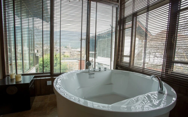 Yunzhong Baisha Lijiang Inn