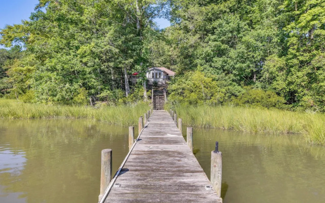 Waterfront Urbanna Home w/ Private Dock & Pool