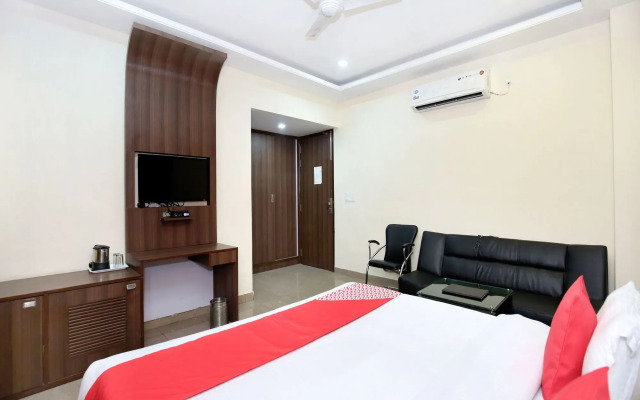 OYO 5710 The Majestic Crown Hotel