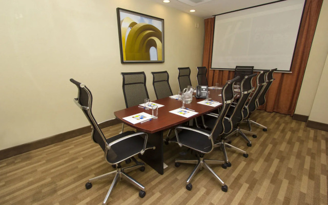 Holiday Inn Express Guadalajara Aeropuerto by IHG