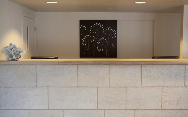 Coral Reef Inn & Suites