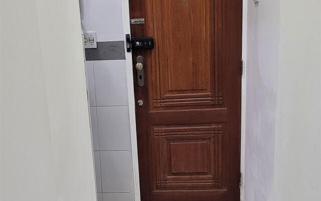 Quarto e sala novo e silencioso