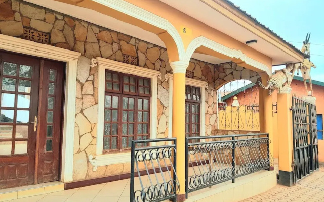 Panorama Inn- Safari Stride