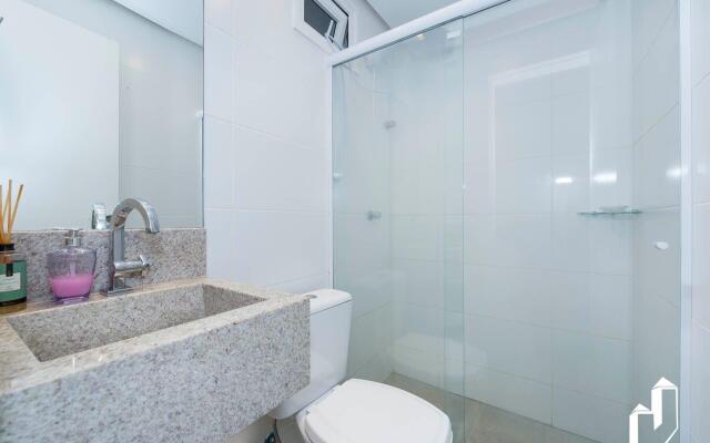 Encantadora casa com 02 suítes à beira-mar