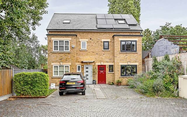 2-bed Getaway Near East Dulwich Station