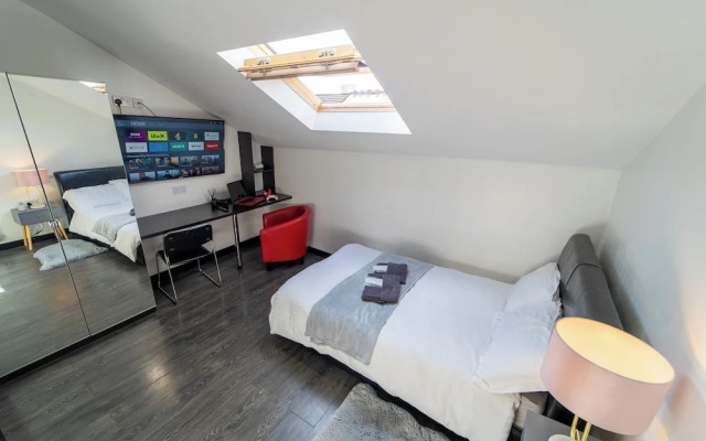 Studio Available Close to Queen Elizabeth Hospital