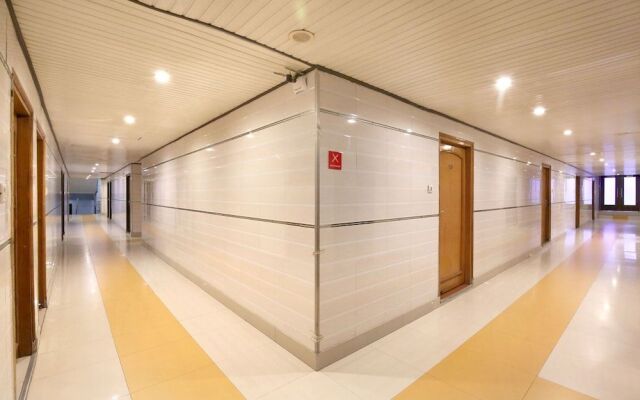 Capital O 4963 Hotel Inderprasth