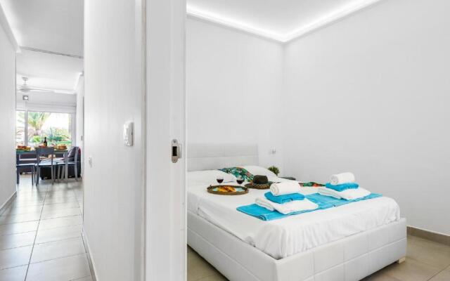 1012 Los Cristianos front row sea, pool free WiFi