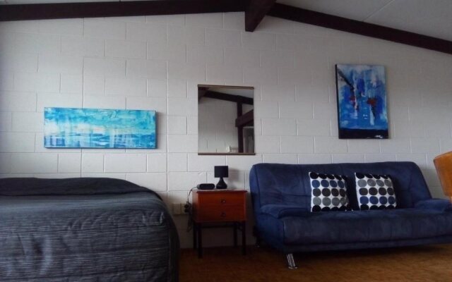 Redwood Lodge Motel
