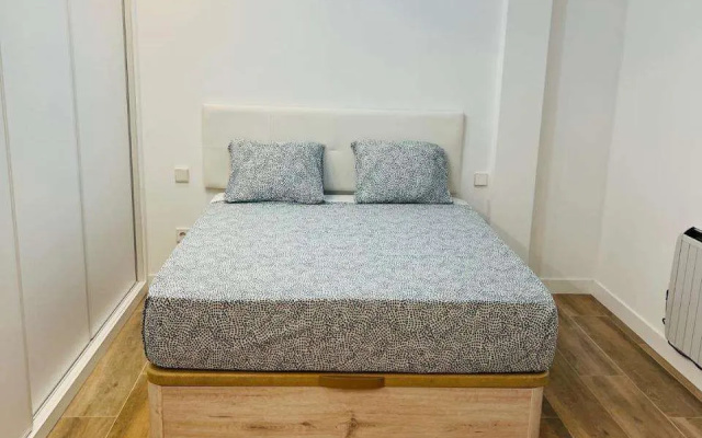Bernabeu/ C.Universitaria Apartments