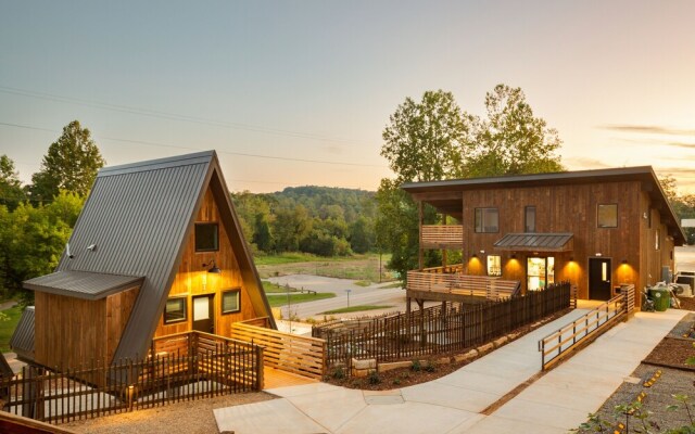 Wrong Way River Lodge & Cabins