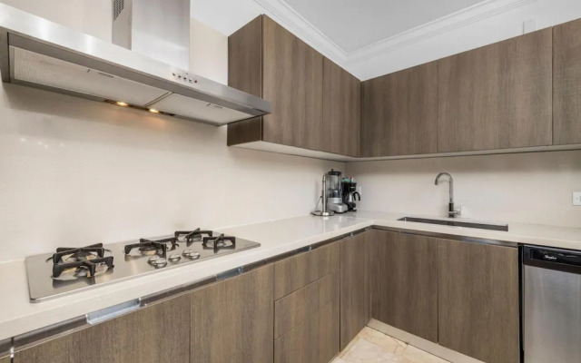 2BR 2BA Condo GYM Pool BBQ