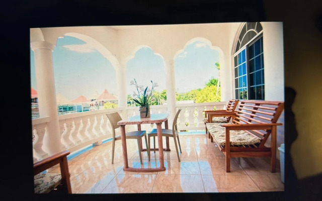 Dela de-Rose Guest House negril Jamaica