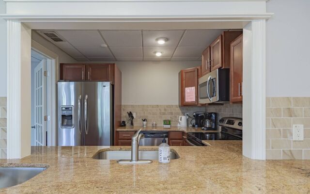 Yellow Pine Duplex Close to Pool & Tennis