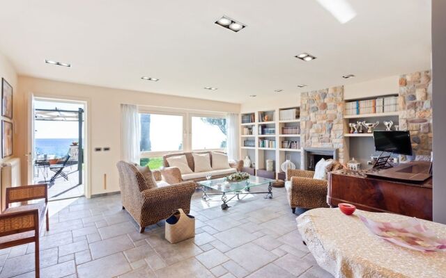 Penelope Seaview Apartment