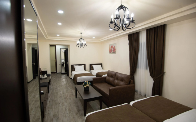 Отель Boutique Living