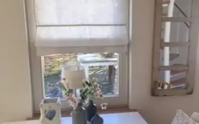 Witte huisje aan zee