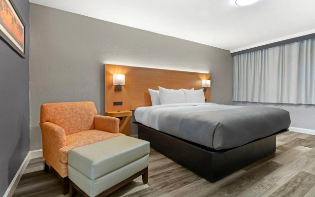 Quality Inn and Conference Center Tampa-Brandon