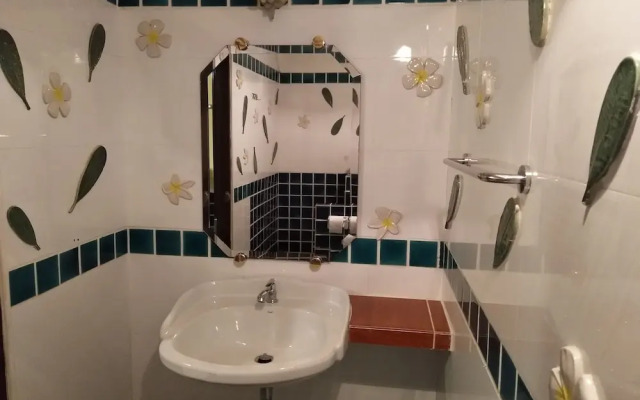Baan Sai Thong Hotel