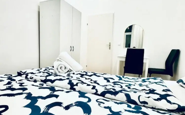 Elegant Five Bedroom Residence Alterlaa