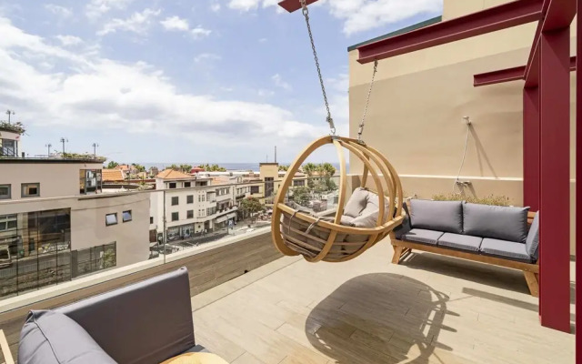 Drapes Design Apartments II by An Island Apart