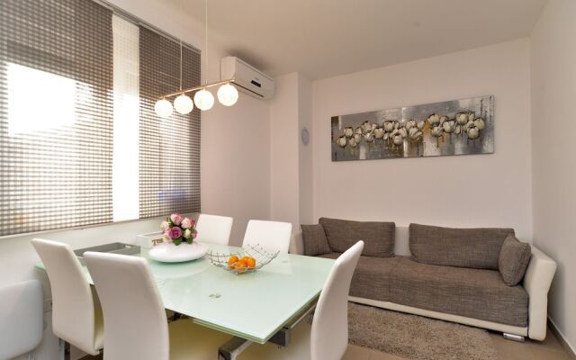 Apartment 1977