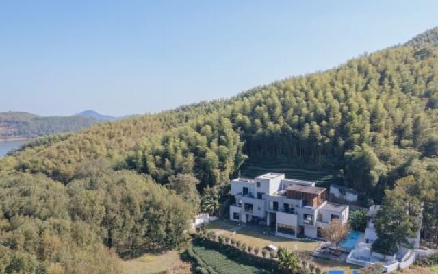 NA Moganshan Designer Hot Spring Homestay