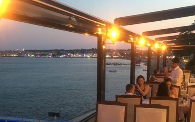 Sultans - Kings Hotel