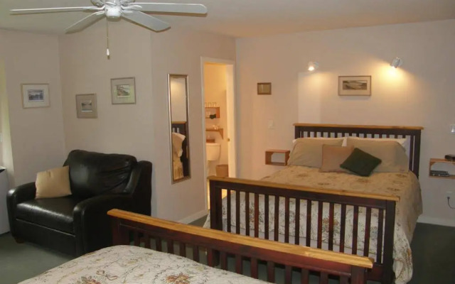Cedar Wood Lodge B&B