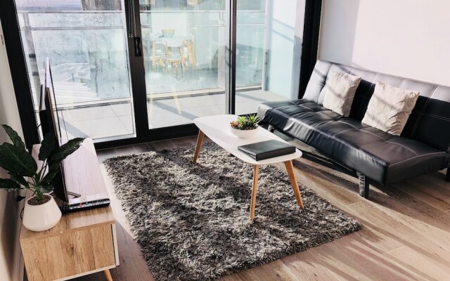 Explore Docklands Lovely Apartment LVL8