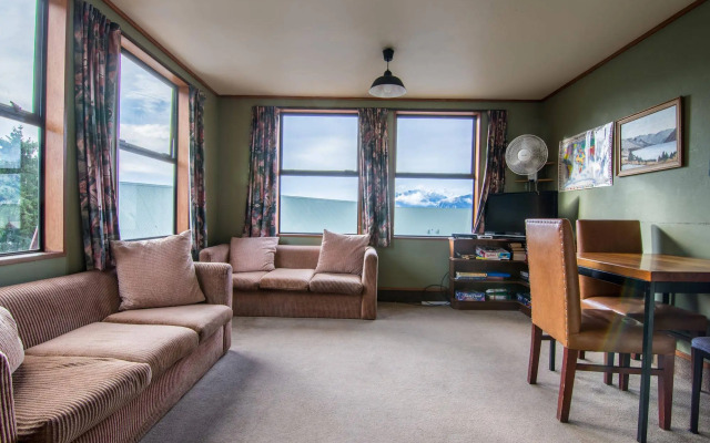 Lake Hawea Hostel