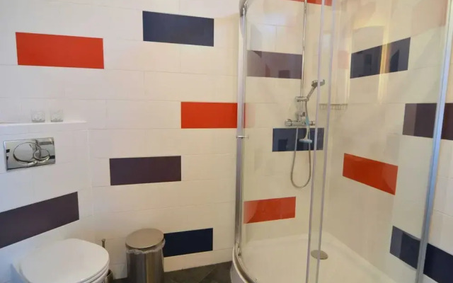 Modern Holiday Home in Easterlittens with Fishing Near