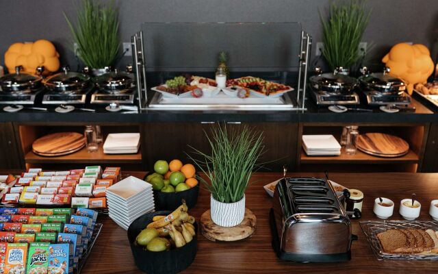 Revel Hotel Des Moines Urbandale, Tapestry Collection by Hilton