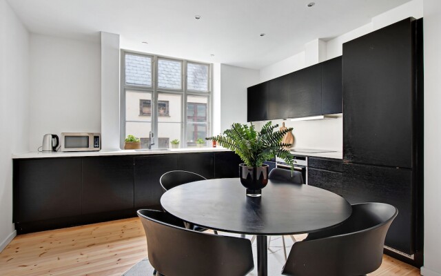 Sanders Square - Spacious 6-bdr Apt Near Nyhavn