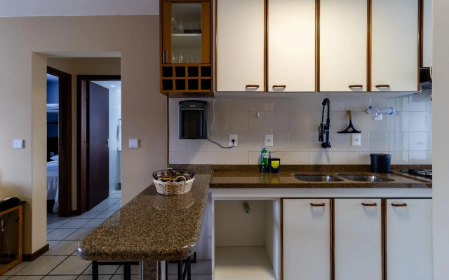 Lindo apto com churrasqueira a 100m do mar EAB0201