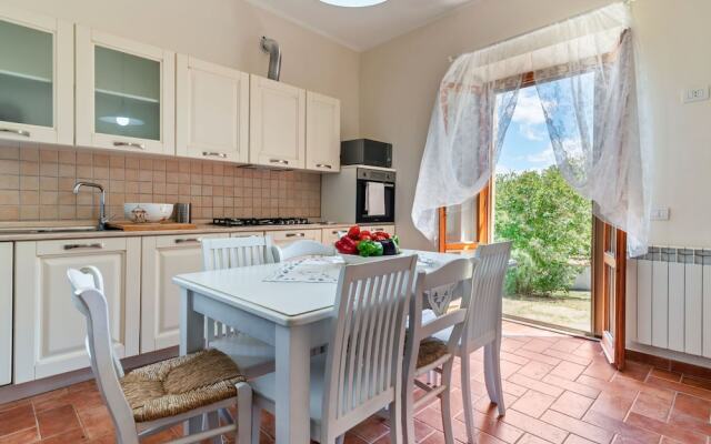 Exotic Villa in Sinalunga With Swimming Pool