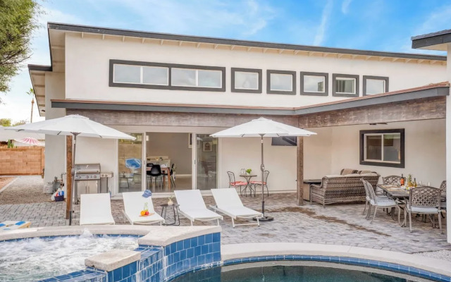 Ezra by Avantstay Modern South Scottsdale Escape